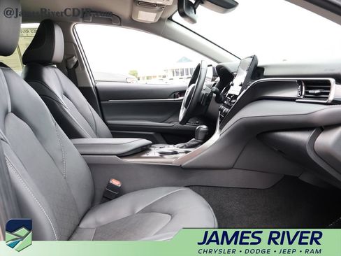 Used 2024 Toyota Camry XSE FWD image 9