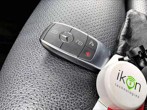 Used 2020 Mercedes-Benz GLC 300 image 14