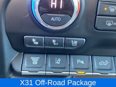 Used 2021 GMC Sierra 2500 Denali w/ Denali Black Diamond Edition image 14