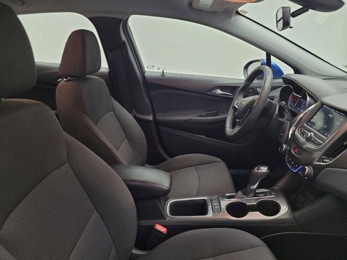 Used 2019 Chevrolet Cruze LT w/ Convenience Package FWD image 21