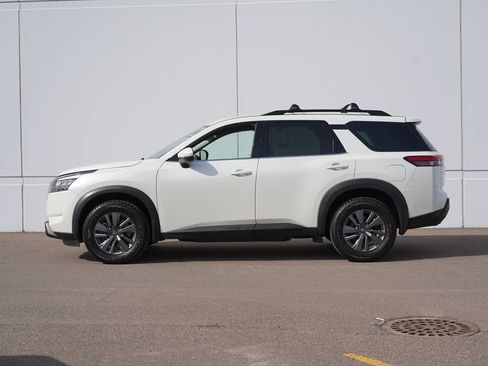 Used 2023 Nissan Pathfinder SV AWD/4WD image 6