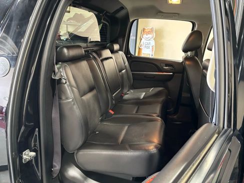 Used 2013 Chevrolet Avalanche LTZ image 17