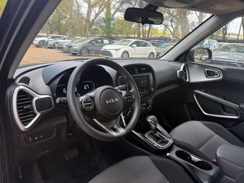 Used 2025 Kia Soul LX w/ LX Technology Package image 29