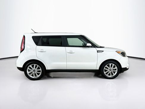 Used 2018 Kia Soul + FWD image 10
