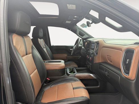 Used 2021 Chevrolet Silverado 1500 High Country w/ Technology Package image 8