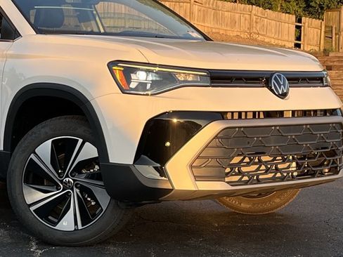 New 2026 Volkswagen Taos SE AWD/4WD image 3
