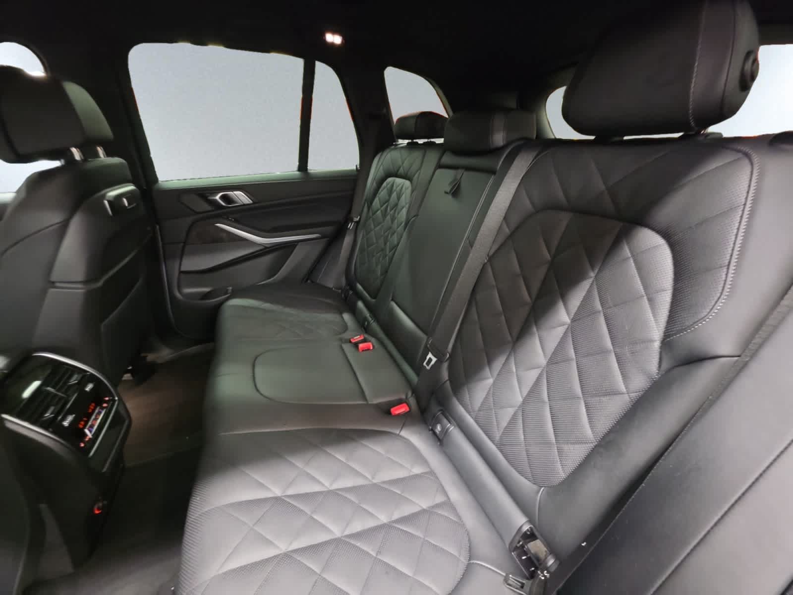 Used 2025 BMW X5 xDrive40i w/ Climate Comfort Package AWD/4WD image 18