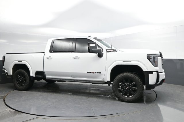 Used 2026 GMC Sierra 2500 AT4 w/ AT4 Preferred Package AWD/4WD image 5