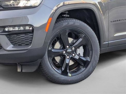 New 2025 Jeep Grand Cherokee Limited w/ Black Appearance Package image 10