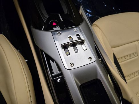 Used 2025 Ferrari 12Cilindri RWD image 35