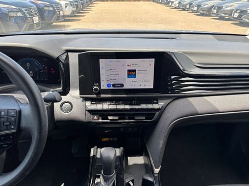 Used 2025 Toyota Camry LE FWD image 17