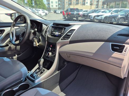 Used 2015 Hyundai Elantra SE FWD image 28
