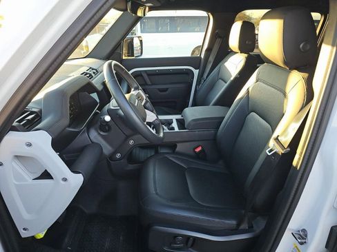 Used 2025 Land Rover Defender 110 S image 4