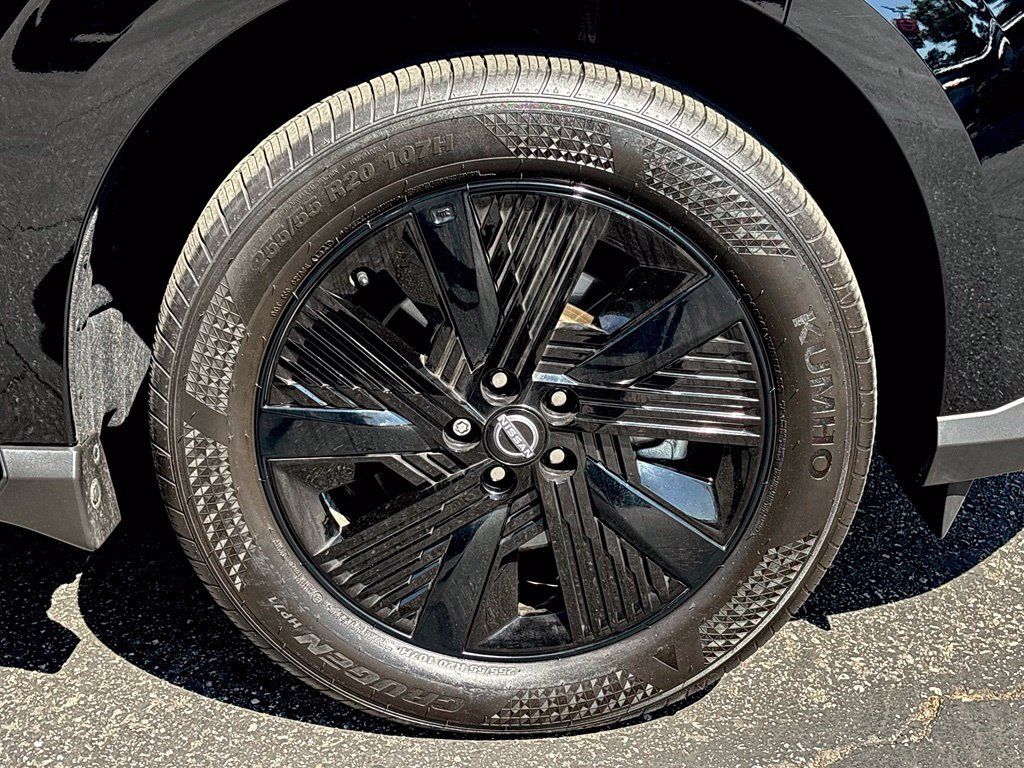 Certified 2025 Nissan Murano SV FWD image 32