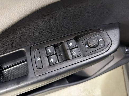 Certified 2024 Volkswagen Taos SEL AWD/4WD image 18