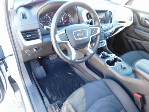 Used 2023 GMC Terrain SLE w/ Driver Convenience Package image 14