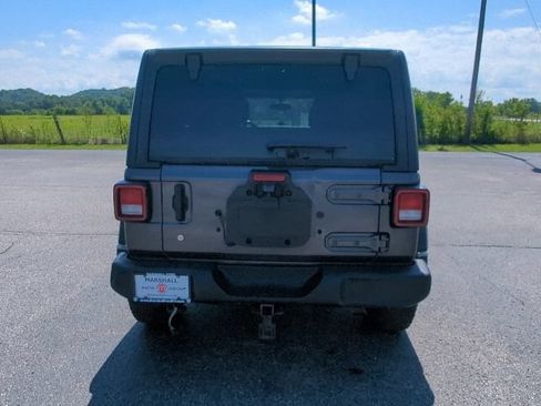 Used 2018 Jeep Wrangler Unlimited Sport S AWD/4WD image 16