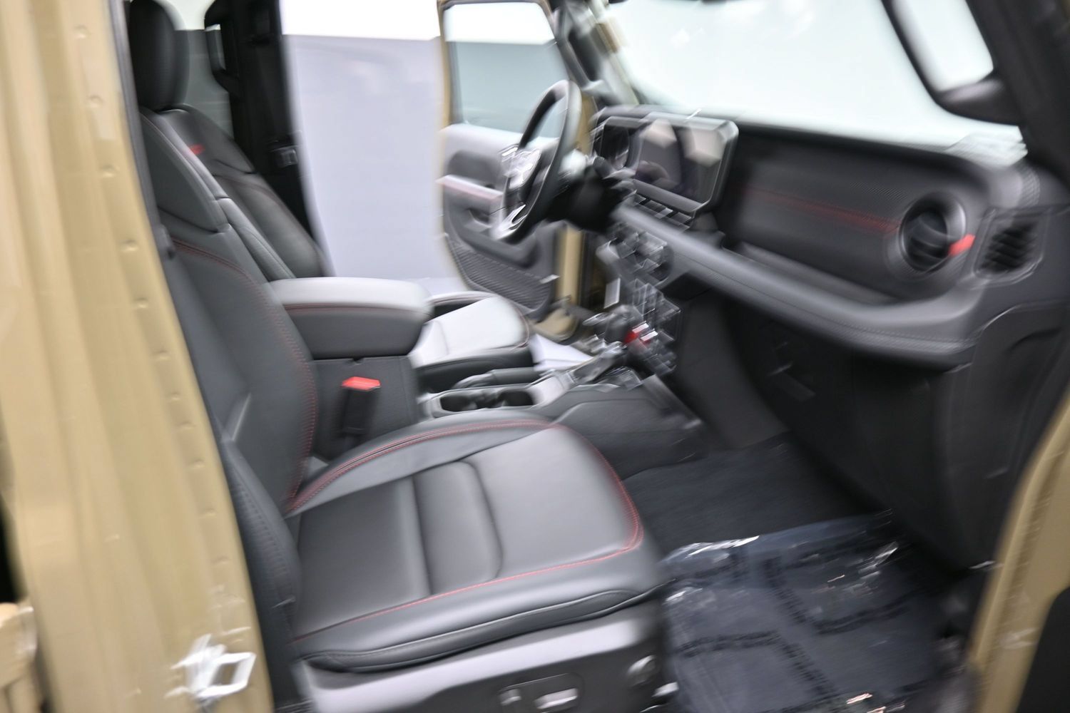 Used 2025 Jeep Wrangler Unlimited Rubicon AWD/4WD image 19