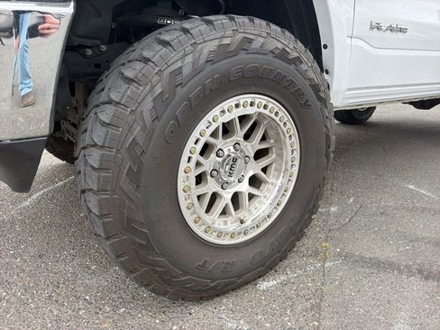 Used 2021 RAM 1500 Laramie AWD/4WD image 2