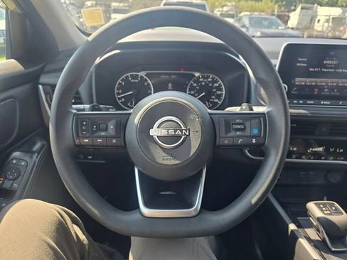 Used 2024 Nissan Rogue SV AWD/4WD image 19