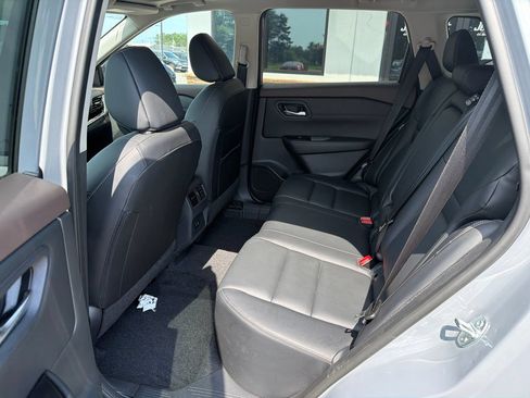 Used 2023 Nissan Rogue SL AWD/4WD image 6