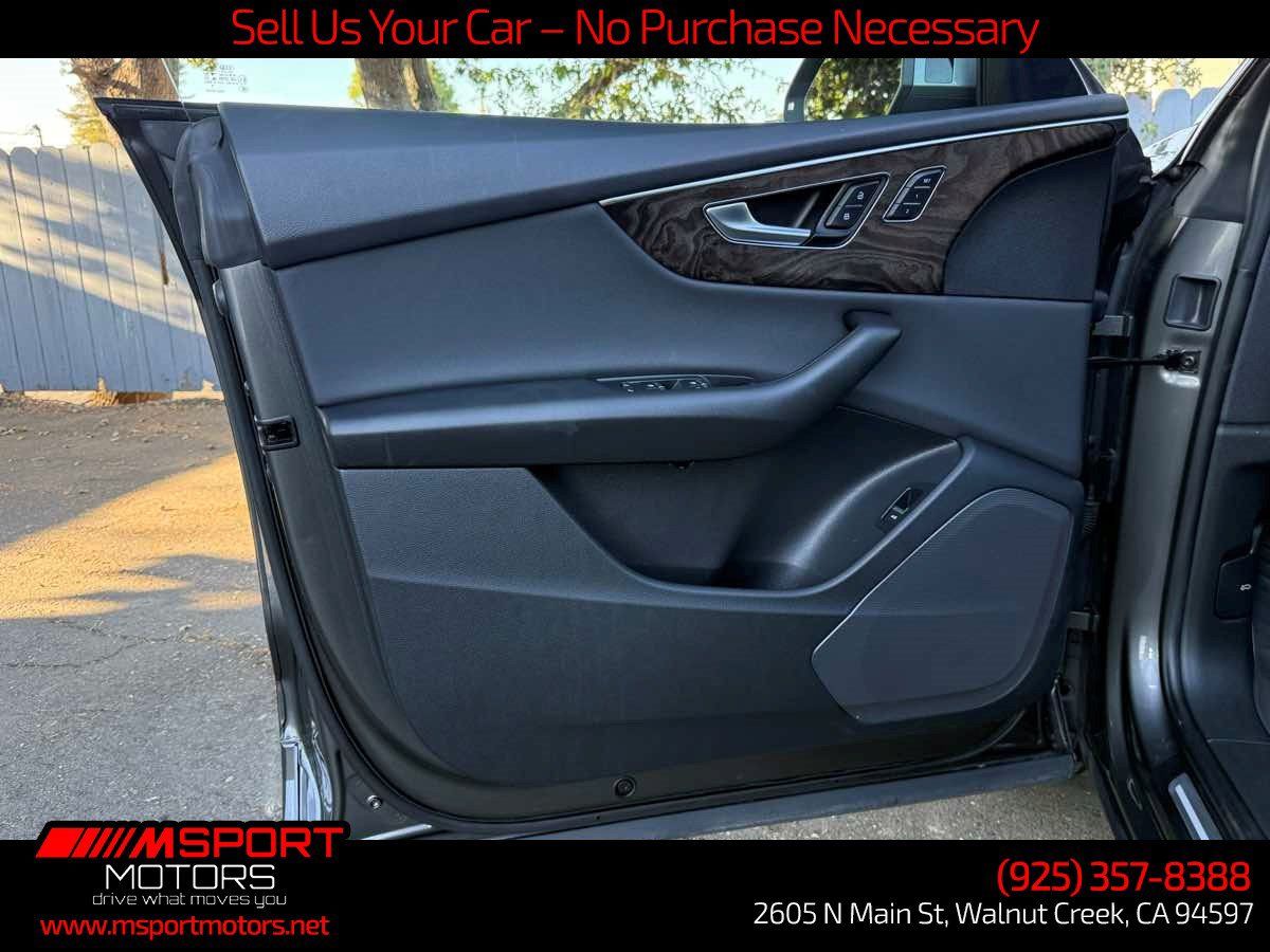 Used 2020 Audi Q8 Premium w/ Black Optic Package AWD/4WD image 30