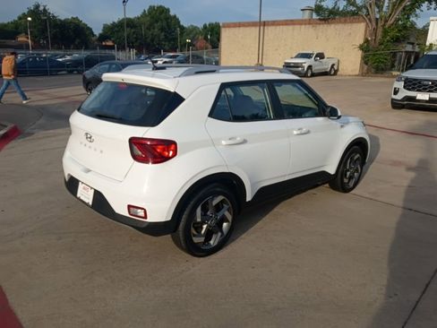 Used 2025 Hyundai Venue SEL FWD image 7
