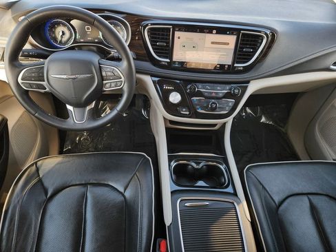 Used 2023 Chrysler Pacifica Limited FWD image 25