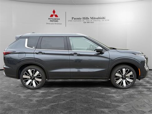 New 2025 Mitsubishi Outlander SEL image 4