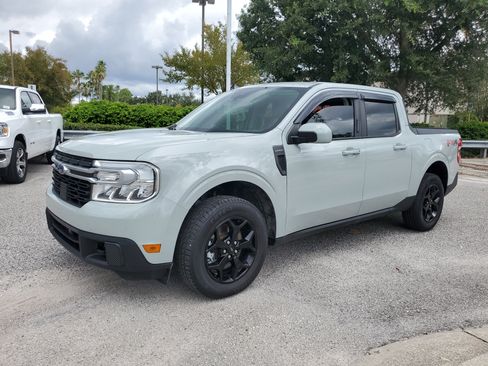 Used 2022 Ford Maverick Lariat w/ Lariat Luxury Package image 3