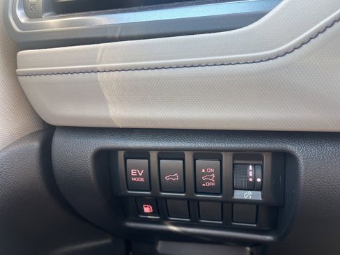 Used 2025 Subaru Forester Limited w/ Popular Package image 21