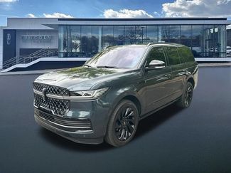 Used 2025 Lincoln Navigator Reserve w/ Jet Appearance Package AWD/4WD video 3