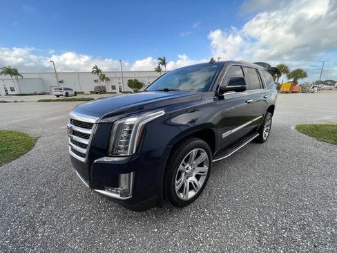 Used 2020 Cadillac Escalade Luxury RWD image 25