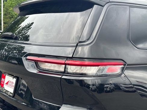 Used 2025 Jeep Grand Cherokee L Altitude AWD/4WD image 12