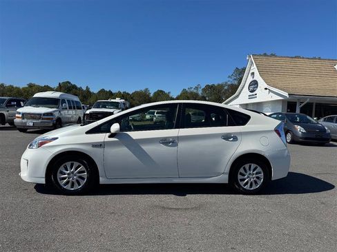 Used 2013 Toyota Prius Plug-In Hybrid image 9