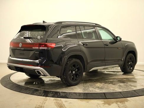 New 2026 Volkswagen Atlas Peak Edition image 3