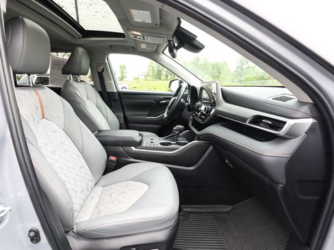 Used 2023 Toyota Highlander Bronze Edition AWD/4WD image 21