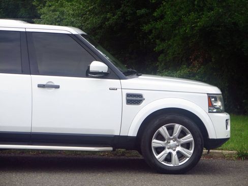 Used 2016 Land Rover LR4 HSE Silver Edition AWD/4WD image 30