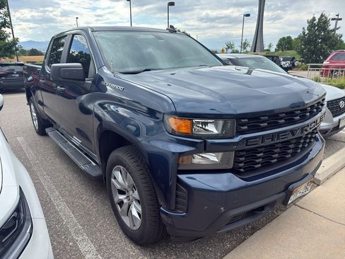 Used 2019 Chevrolet Silverado 1500 Custom w/ Custom Value Package AWD/4WD image 2