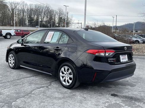 Used 2023 Toyota Corolla LE image 3