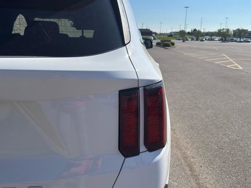 Used 2022 Kia Sorento LX image 5