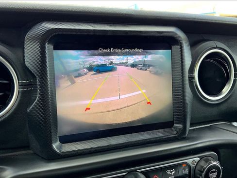 Used 2022 Jeep Wrangler Unlimited Sahara image 27