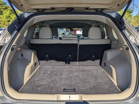 Certified 2019 Jeep Cherokee Latitude w/ Popular Appearance Group image 10