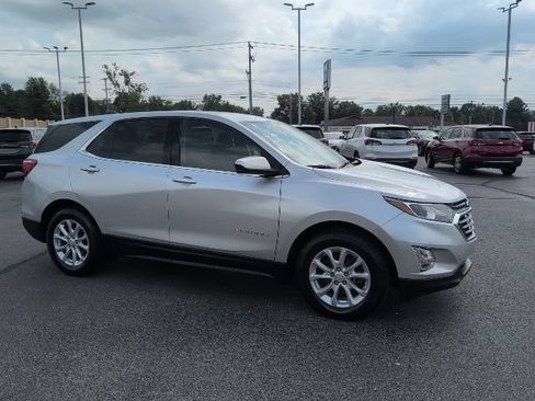 Used 2020 Chevrolet Equinox LT w/ Driver Convenience Package FWD image 9