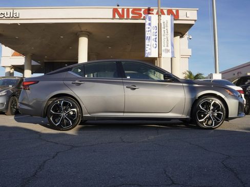 New 2025 Nissan Altima 2.5 SR image 3