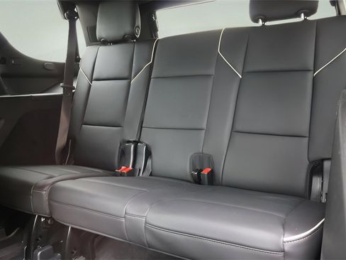 Used 2023 Cadillac Escalade Premium Luxury image 13
