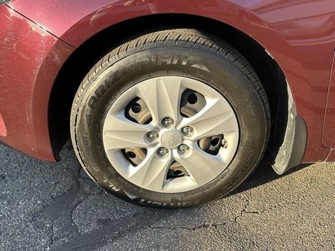 Used 2017 Kia Forte LX image 8