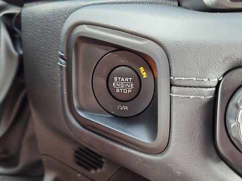 Used 2025 Jeep Wrangler Unlimited Sahara AWD/4WD image 16