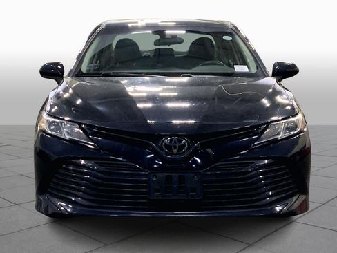 Used 2019 Toyota Camry LE image 3