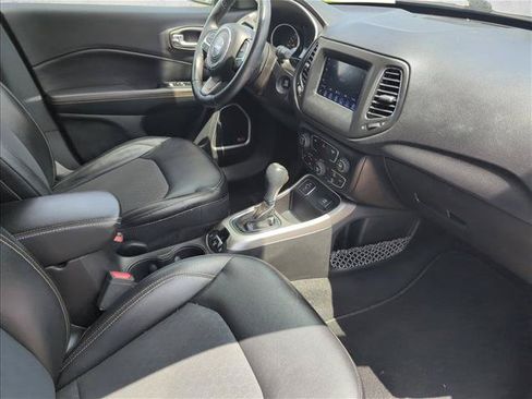 Used 2017 Jeep Compass Latitude w/ Popular Equipment Group FWD image 19